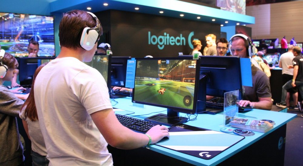 COLOGNE, GERMANY - 2016/08/18: A visitor plays at the logitech stand at the Gamescom fair. Gamescom the Worlds largest Gaming Fair. Gamescom is a trade fair for video games held annually at the Koelnmesse in Cologne. It is organised by the BIU. (Photo by Maik Boenisch/Pacific Press/LightRocket via Getty Images)
