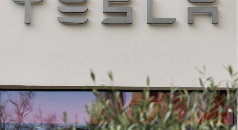 27 January 2020, Berlin: The logo of the electric car manufacturer Tesla in its store on Kurfürstendamm. Photo: Jens Kalaene/dpa-Zentralbild/ZB (Photo by Jens Kalaene/picture alliance via Getty Images)